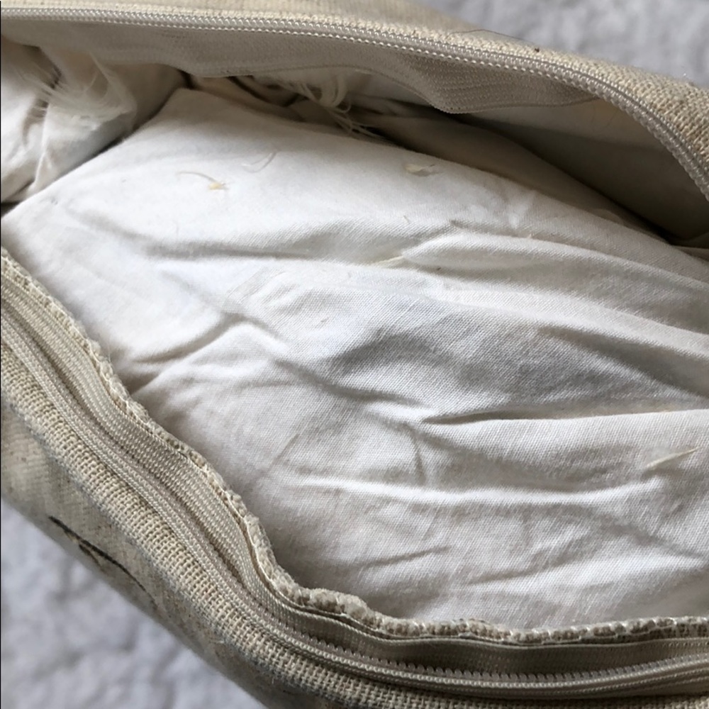 Decorative pillow - Picture 9 of 11